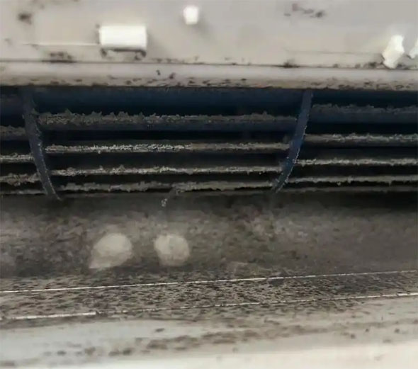 蜀山空调吹的风有股烧焦味是怎么回事